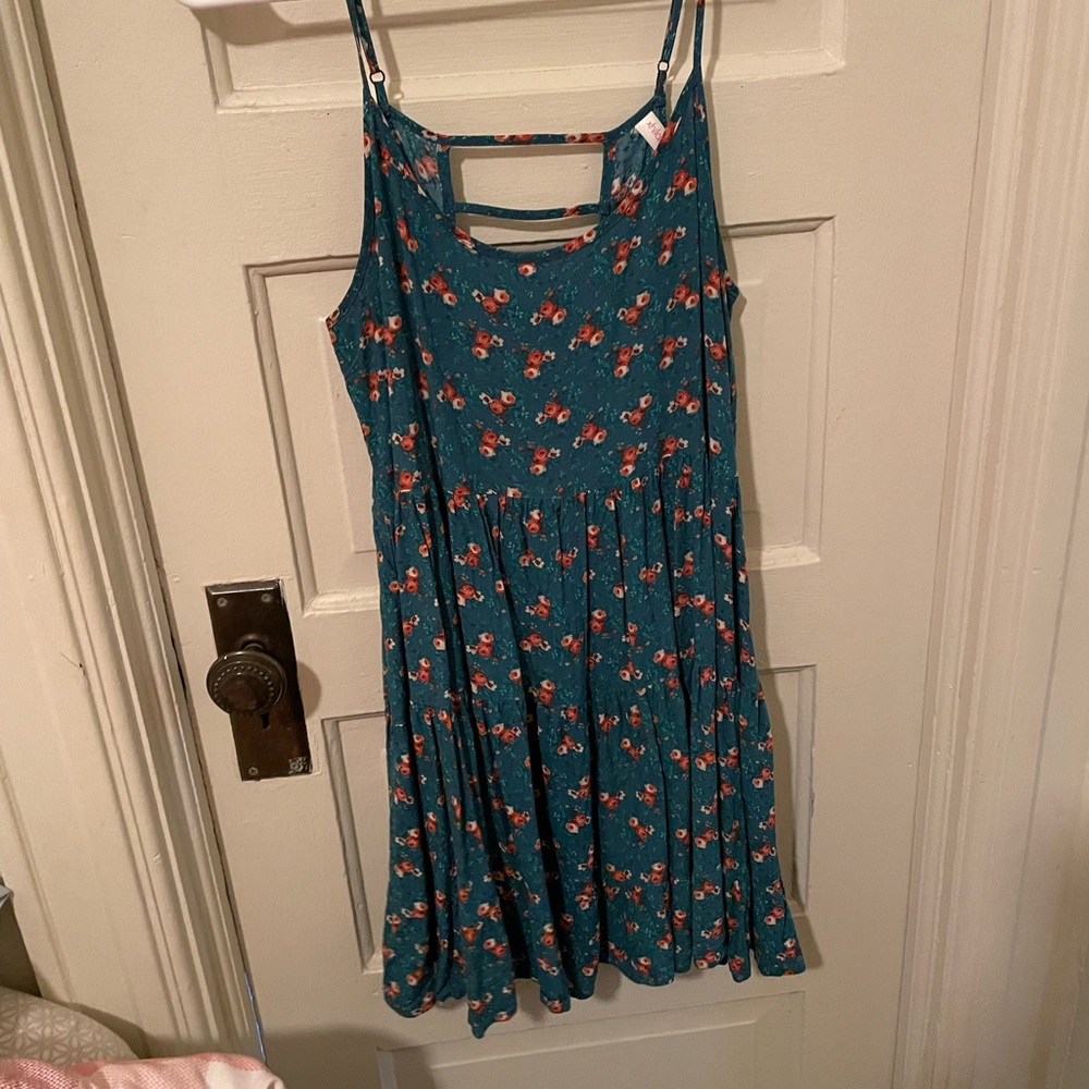 Floral sundress M, donating 9/14